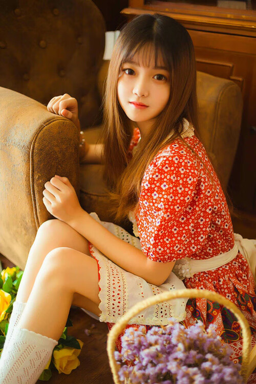 “高新体育中心：羽毛球选手演绎极限技巧与团队协作”