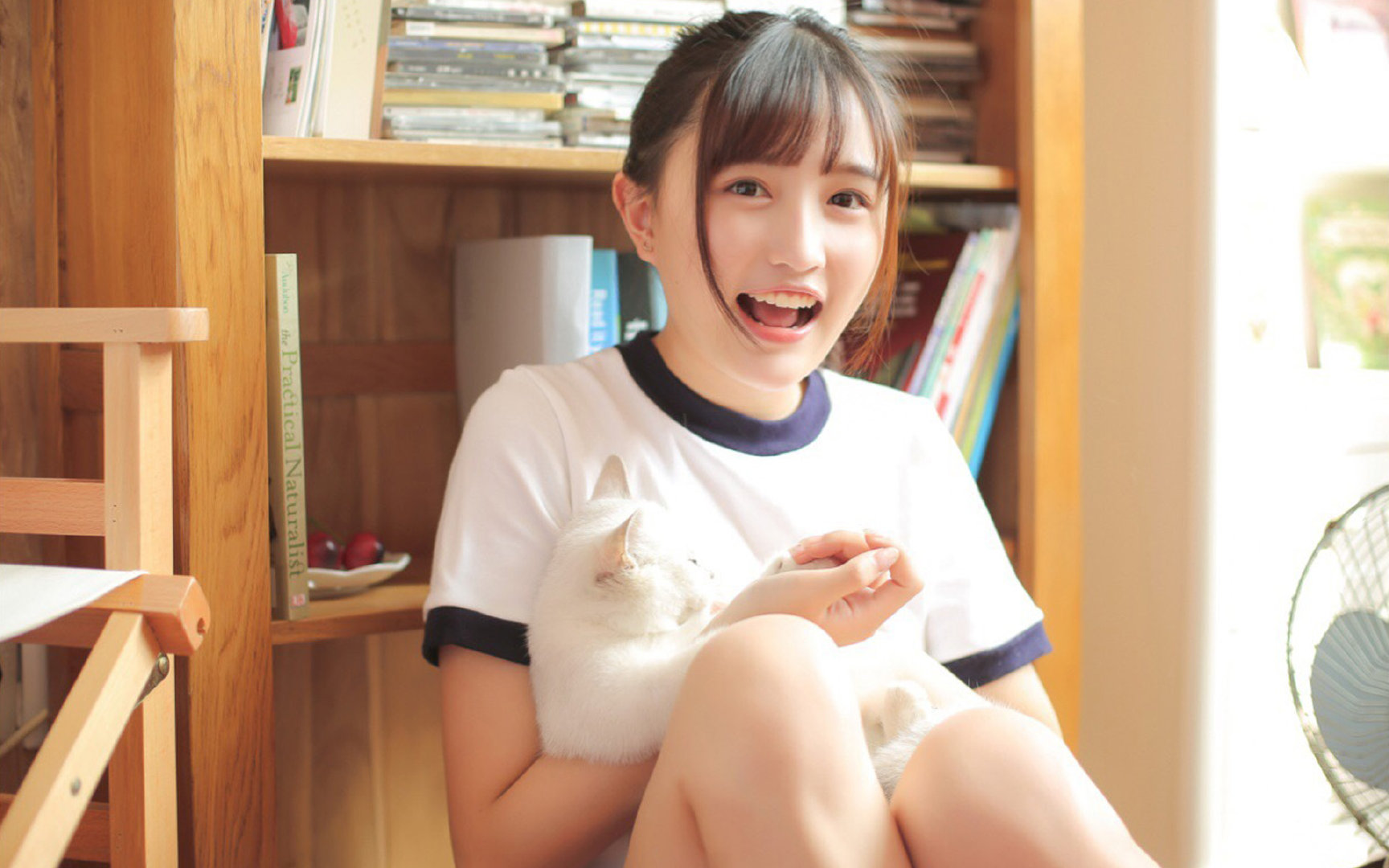 女子游泳队划频节奏控制出色，女子游泳运动